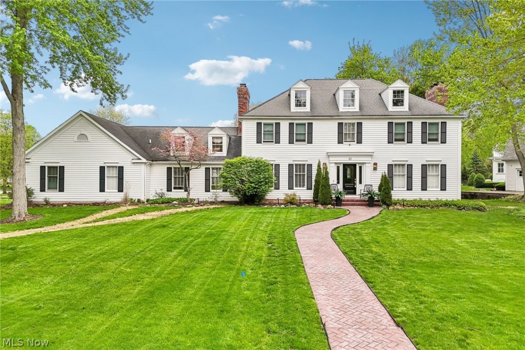 44 Pinewood Lane, Hudson, OH