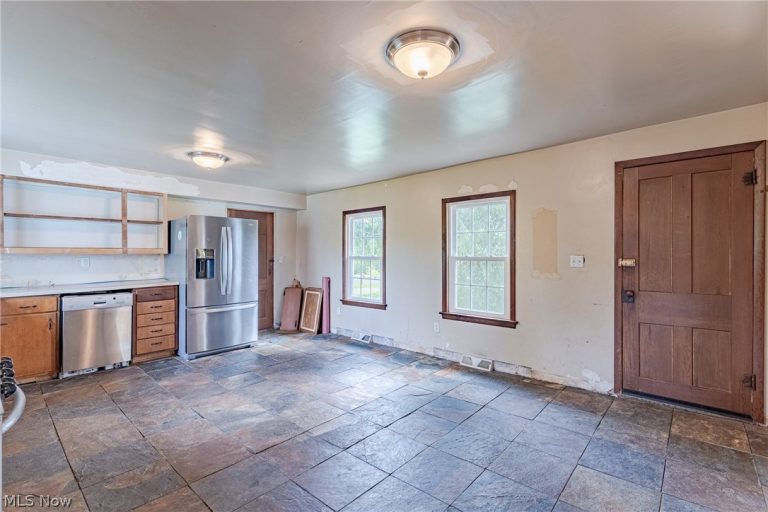 9440 Avery Road, Broadview Heights, OH - Photo 3