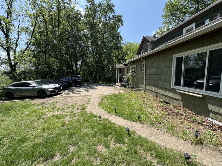 727 Wooster Road, Barberton, OH - Photo 8