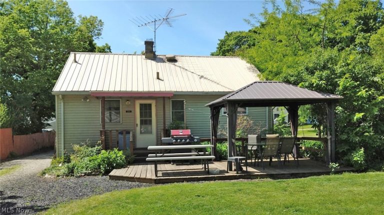 136 Sunset Drive, Kelleys Island, OH - Photo 2