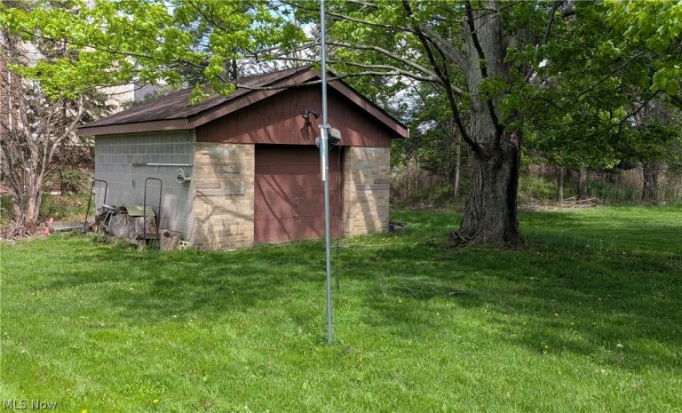 12802 Gardenside Drive, North Royalton, OH - Photo 4