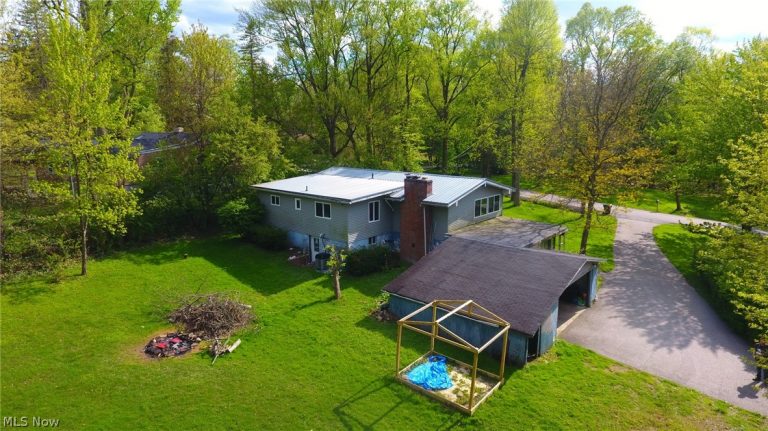 7620 Birchmont Drive, Chagrin Falls, OH - Photo 3