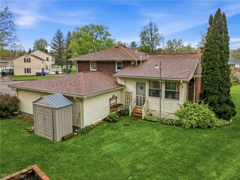 3441 Bentwillow Lane, Youngstown, OH - Photo 3