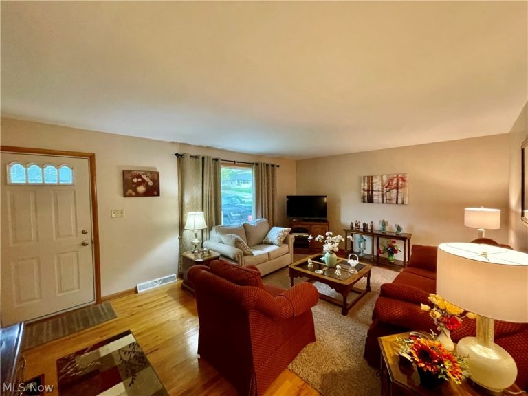 1530 Rosehedge, Poland, OH - Photo 4