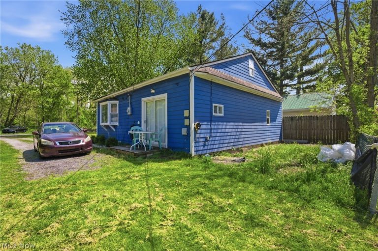 622 Riverside Boulevard, Eastlake, OH - Photo 8