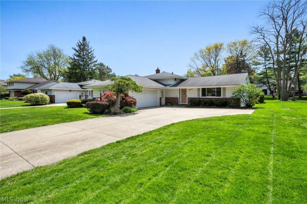 1994 Aldersgate Drive, Lyndhurst, OH