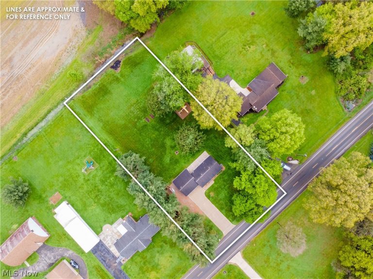 13095 Navarre Road, Beach City, OH - Photo 3