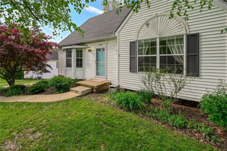 1722 Idlewood Drive, Twinsburg, OH - Photo 2