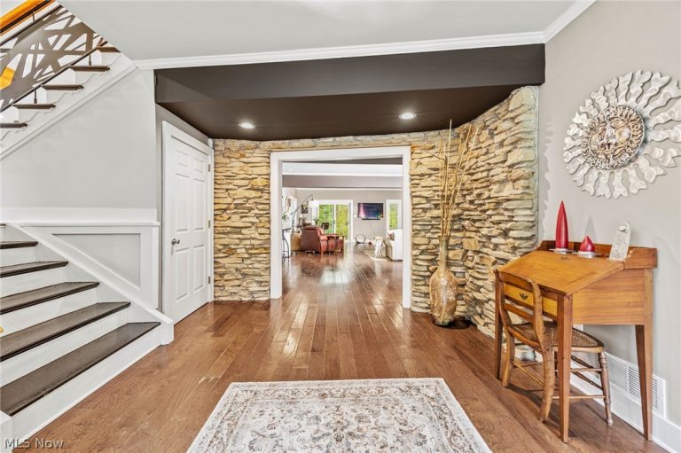 631 Rocky Hollow Drive, Akron, OH - Photo 5