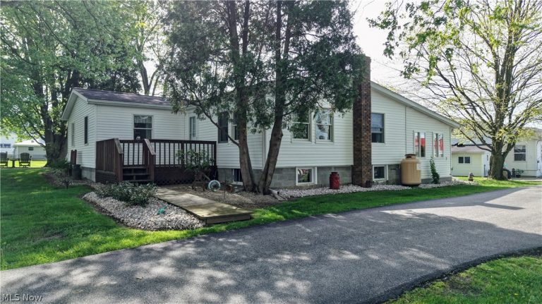 2393 Kinsman Road Northwest, North Bloomfield, OH - Photo 2