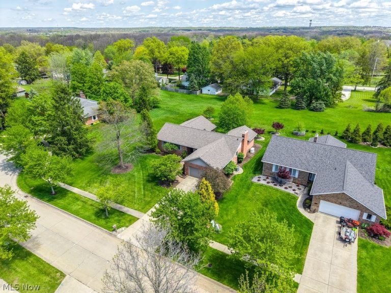 124 Alber Drive, Medina, OH - Photo 6