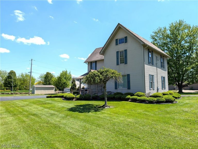 17991 Mahoning Avenue, Lake Milton, OH - Photo 2