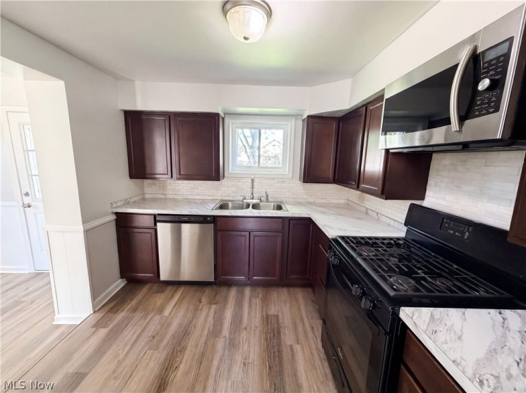 10338 Electric Boulevard, Northfield, OH - Photo 2