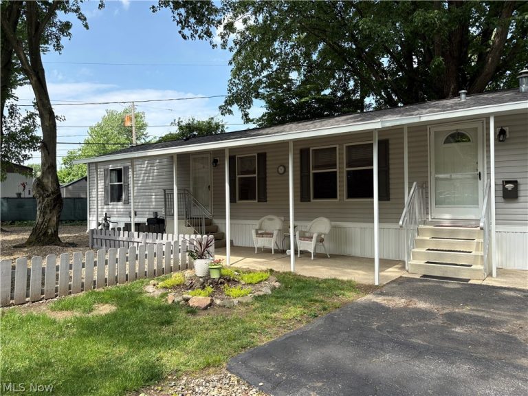 195 Spruce Lane, Mentor, OH - Photo 2