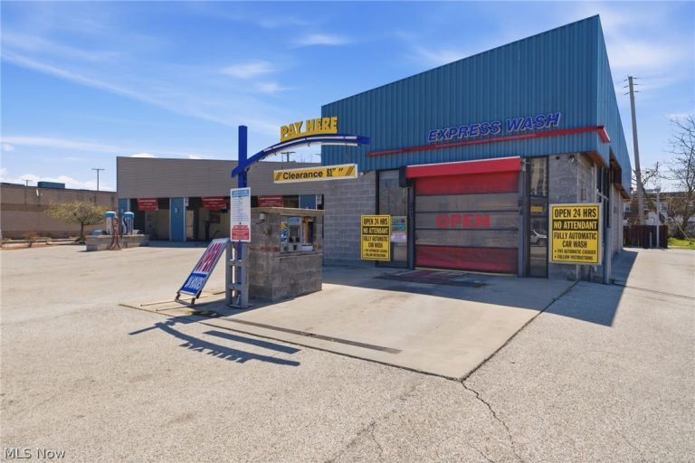 15610 Lake Shore Boulevard, Cleveland, OH - Photo 2