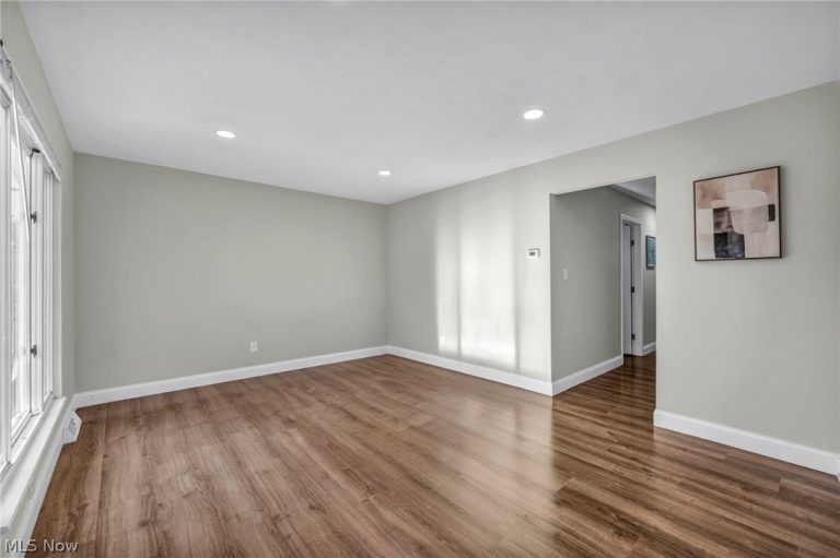 1074 168th Street, Cleveland, OH - Photo 4
