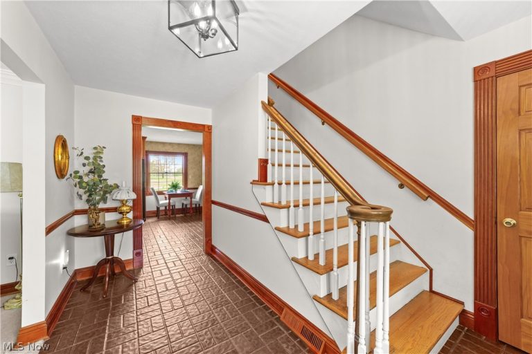 8730 Bainbridge Road, Chagrin Falls, OH - Photo 3