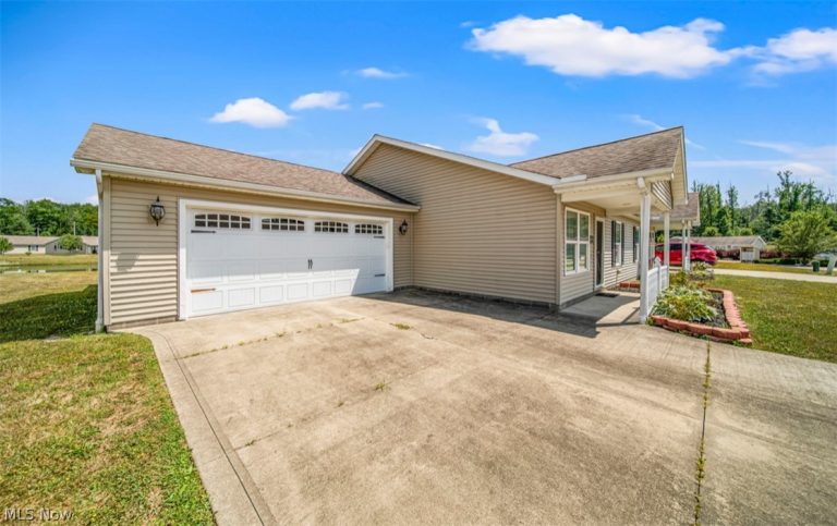 309 Woodland Way #A, Jefferson, OH - Photo 3