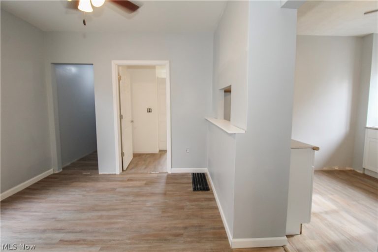 152 Garvin Avenue, Elyria, OH - Photo 3