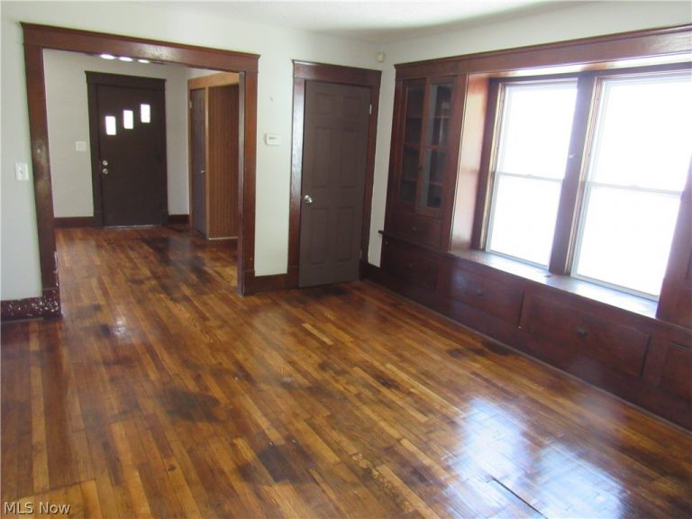1056 Raymond Street, Warren, OH - Photo 7