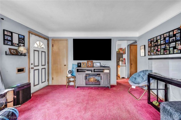 6294 Alexandria Drive, Parma Heights, OH - Photo 5