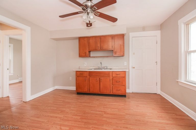 19211 Shawnee Avenue #2/UP, Cleveland, OH - Photo 8