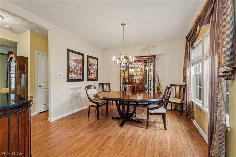 7922 English Oak Trail, Macedonia, OH - Photo 3