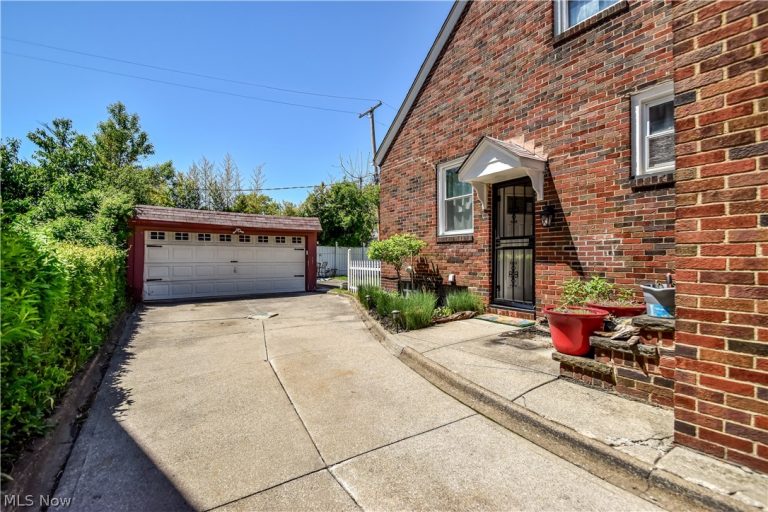 864 Medford Road, Cleveland Heights, OH - Photo 3