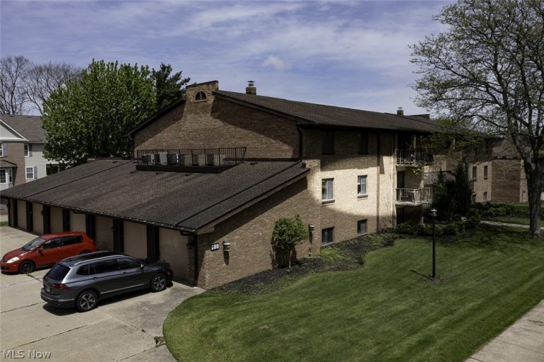 600 Tollis Parkway #209, Broadview Heights, OH - Photo 2