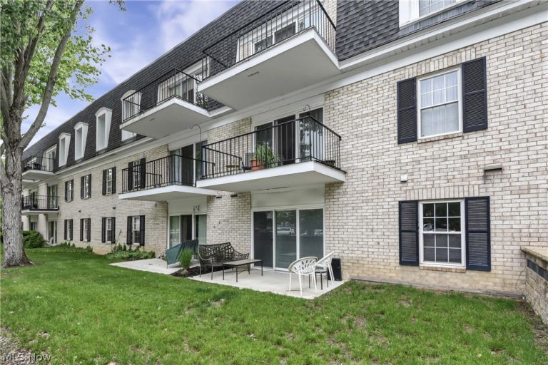 2021 King James Parkway #102, Westlake, OH - Photo 3
