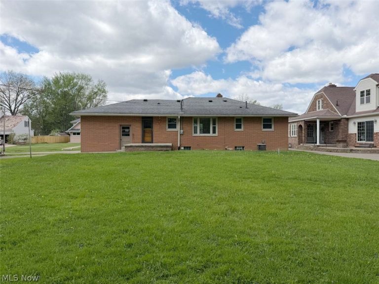 1290 Parkway Boulevard, Alliance, OH - Photo 4