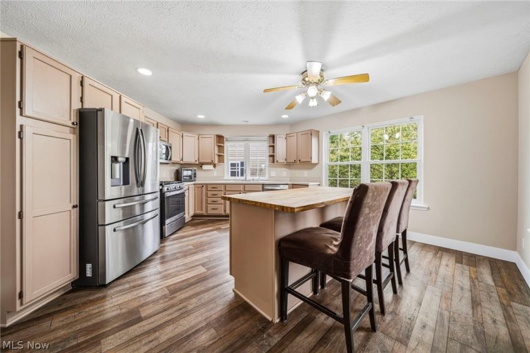 14751 Aspen Hills Lane, Burton, OH - Photo 2
