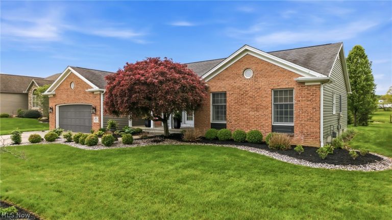 100 Forest Hill Drive, Hubbard, OH - Photo 2