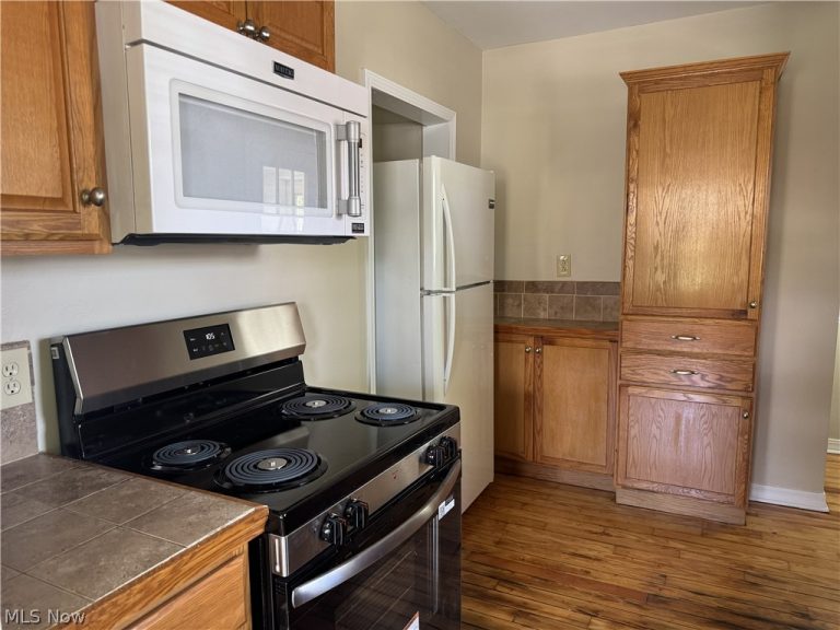204 Baird Avenue, Barberton, OH - Photo 8