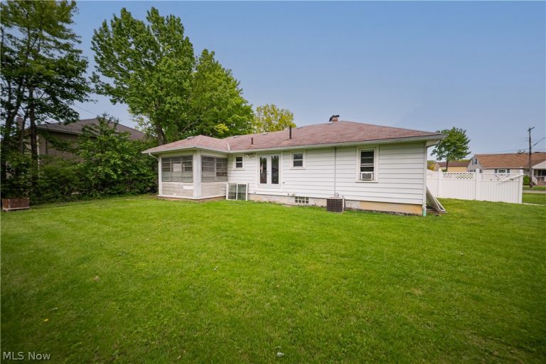1528 Maryland Avenue, Lorain, OH - Photo 8