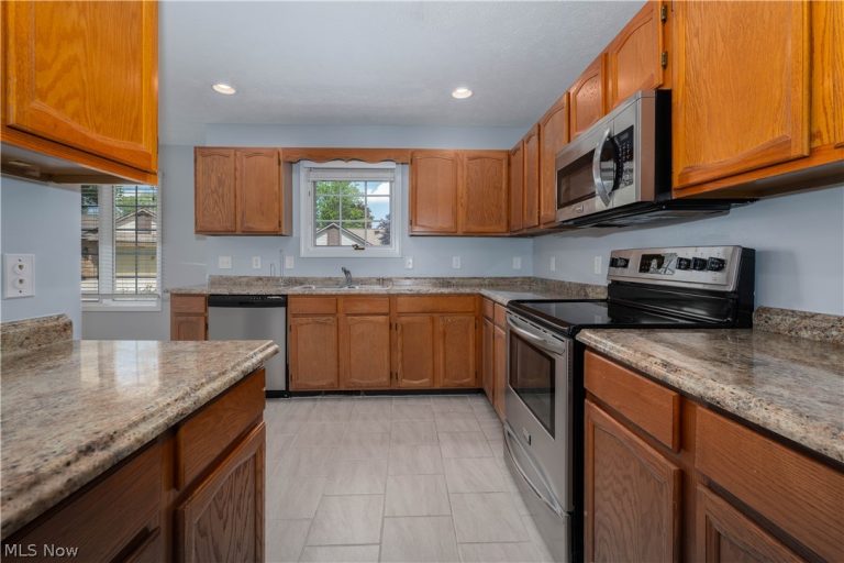 4920 Pond Drive, North Canton, OH - Photo 5