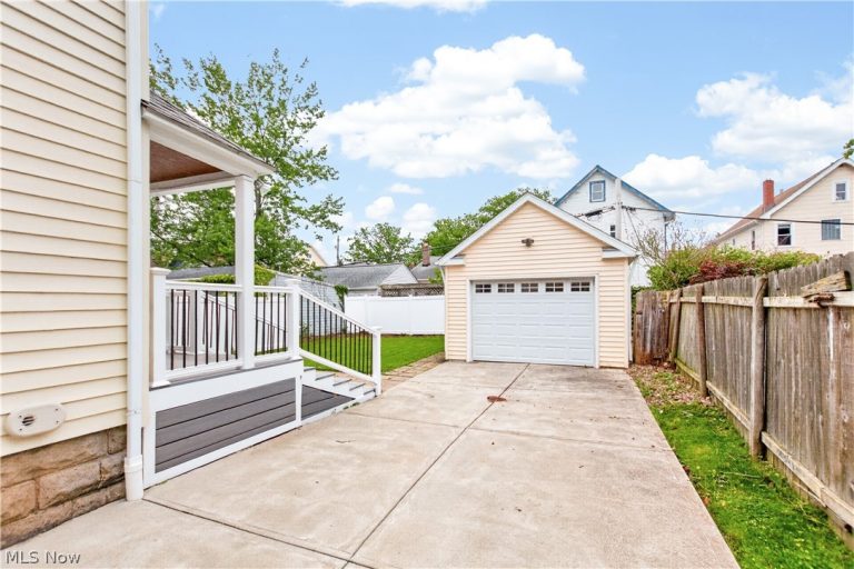 1553 Rockway Avenue, Lakewood, OH - Photo 3