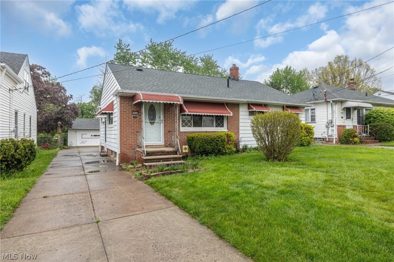 9609 Alexander Road, Garfield Heights, OH - Photo 2