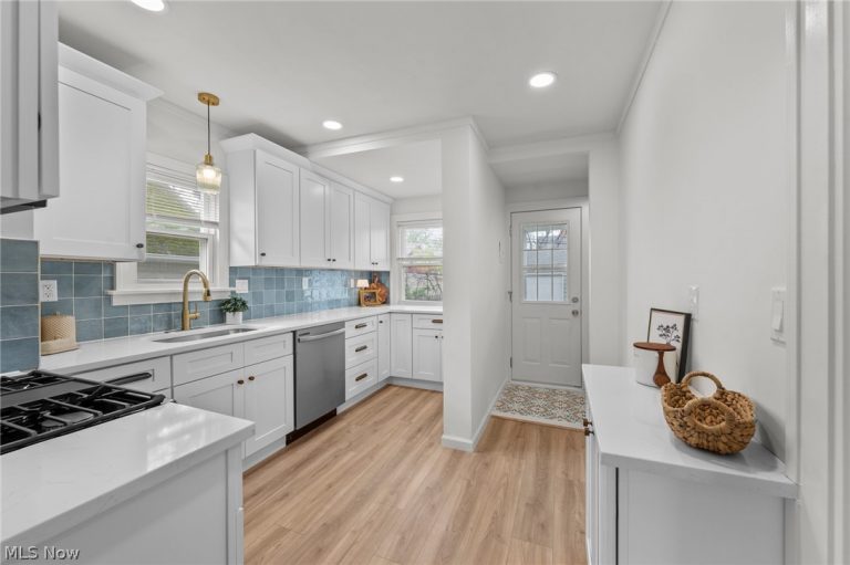 174 208th Street, Euclid, OH - Photo 4