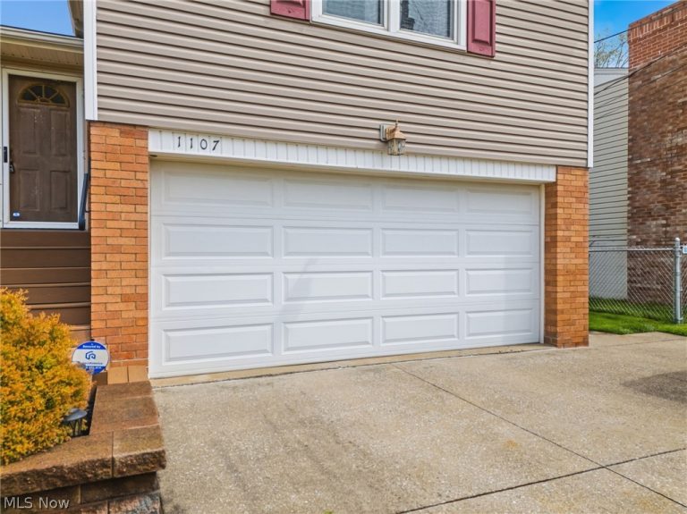 1107 Lynbrook Street, North Canton, OH - Photo 4