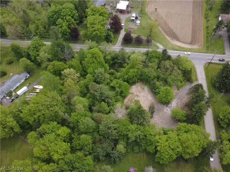 8460 Ridgewood Lane, Novelty, OH - Photo 6