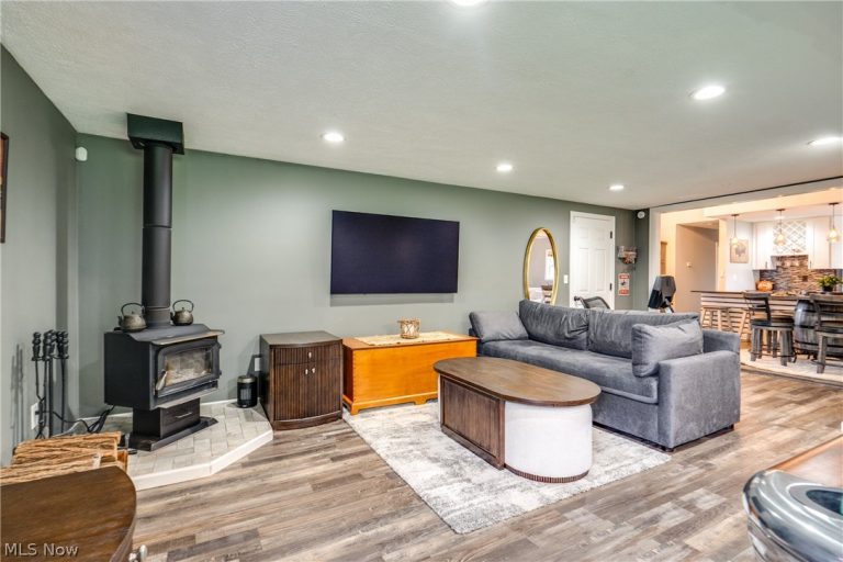 12905 Cherry Lane, Chesterland, OH - Photo 3