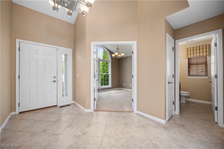 407 Clearbrook Drive, Avon Lake, OH - Photo 3
