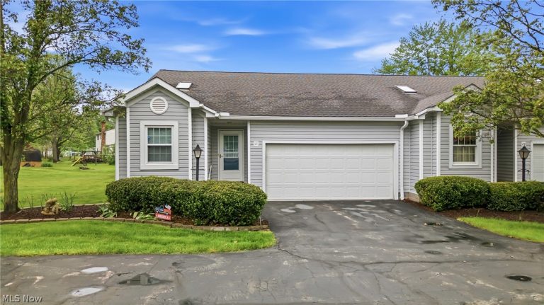 111 Greenfield Oval, Warren, OH - Photo 2