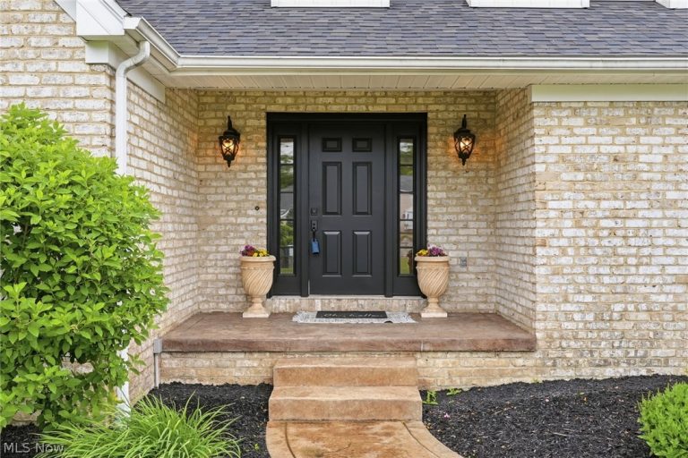 8315 Misty Ridge Trail, Poland, OH - Photo 3