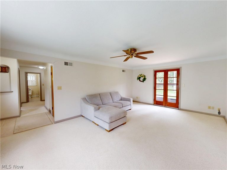 8249 Broadmoor Road, Mentor, OH - Photo 6