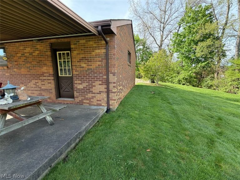 3937 Linda Street, North Canton, OH - Photo 4