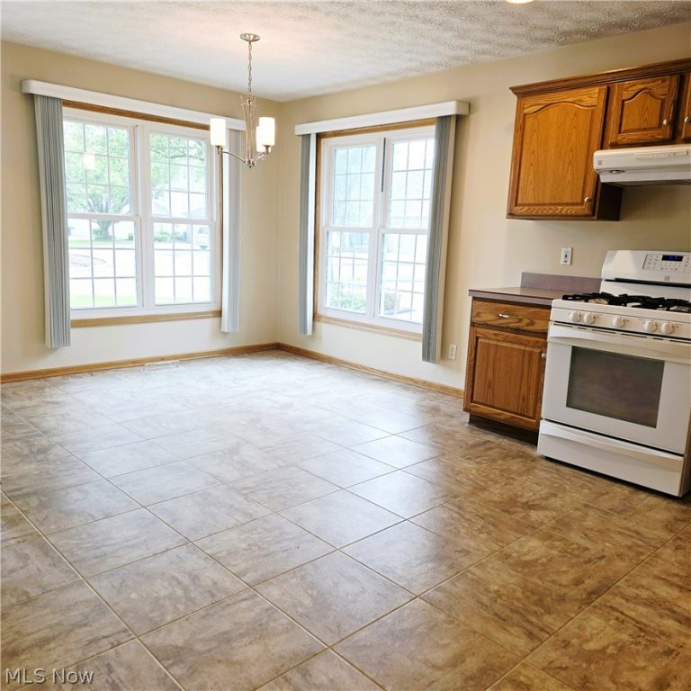 15672 Roxboro Drive, Middleburg Heights, OH - Photo 3