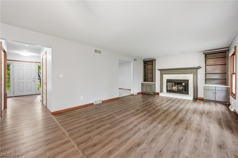 1178 Logan Woods Drive, Hubbard, OH - Photo 5