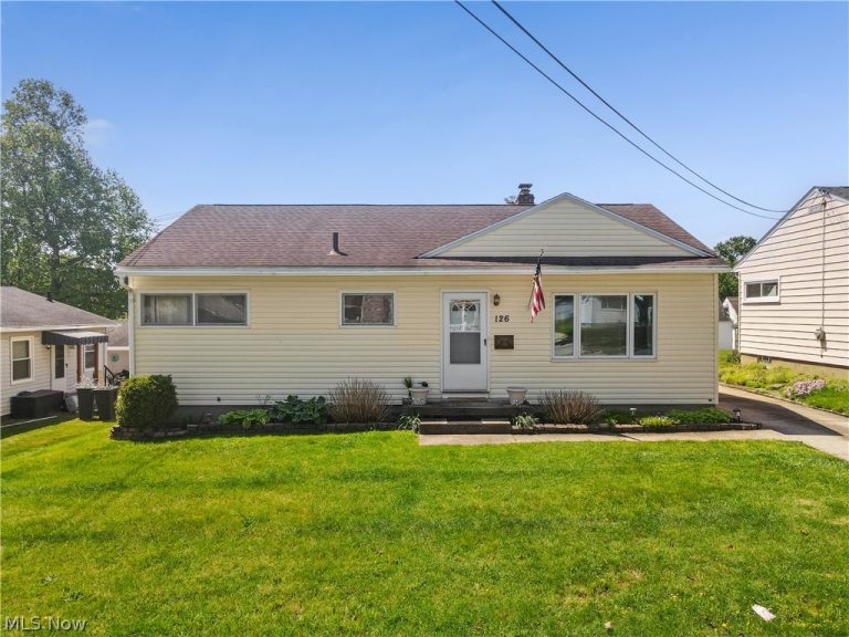 126 Clinton Avenue, Akron, OH - Photo 2